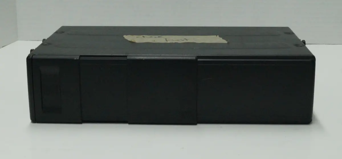 1999 - 2004 Land Rover Discovery 2 (L318) Cd Changer | Part # - Xqe100240/Lrn50500 1