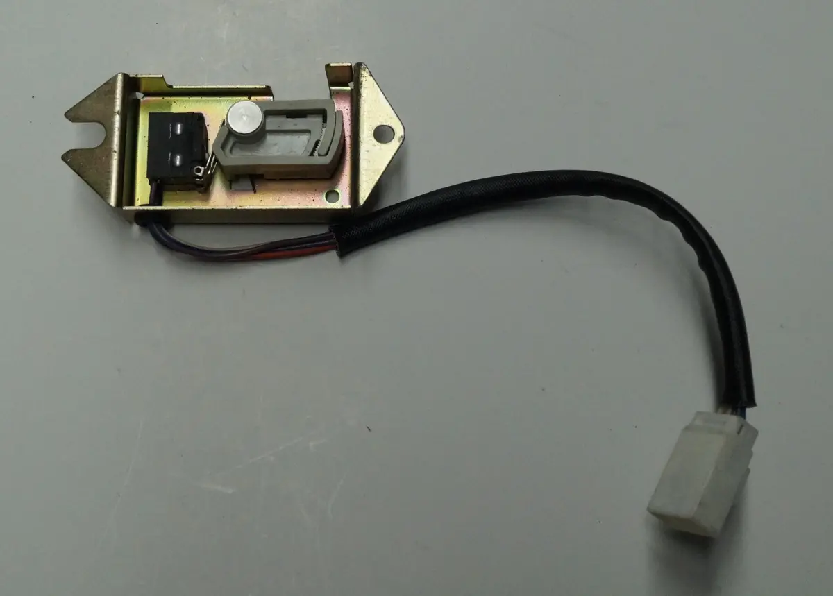 1995 - 2003 Jaguar Xj (X300/X308) Brake Pedal Switch | Part # - Lnb6420bb 1