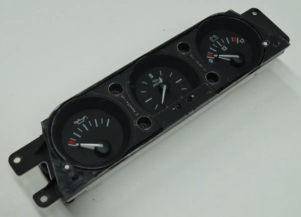 1997 - 2006 Jaguar Xk (X100) Dashboard Oil Pressure, Battery, And Clock Gauge Cluster 1