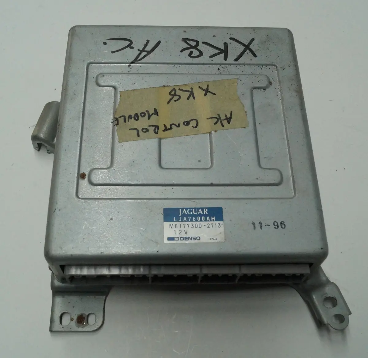 1997 - 1999 Jaguar Xk (X100) Ac Temperature Control Module | Part # - Lja7600ah 1