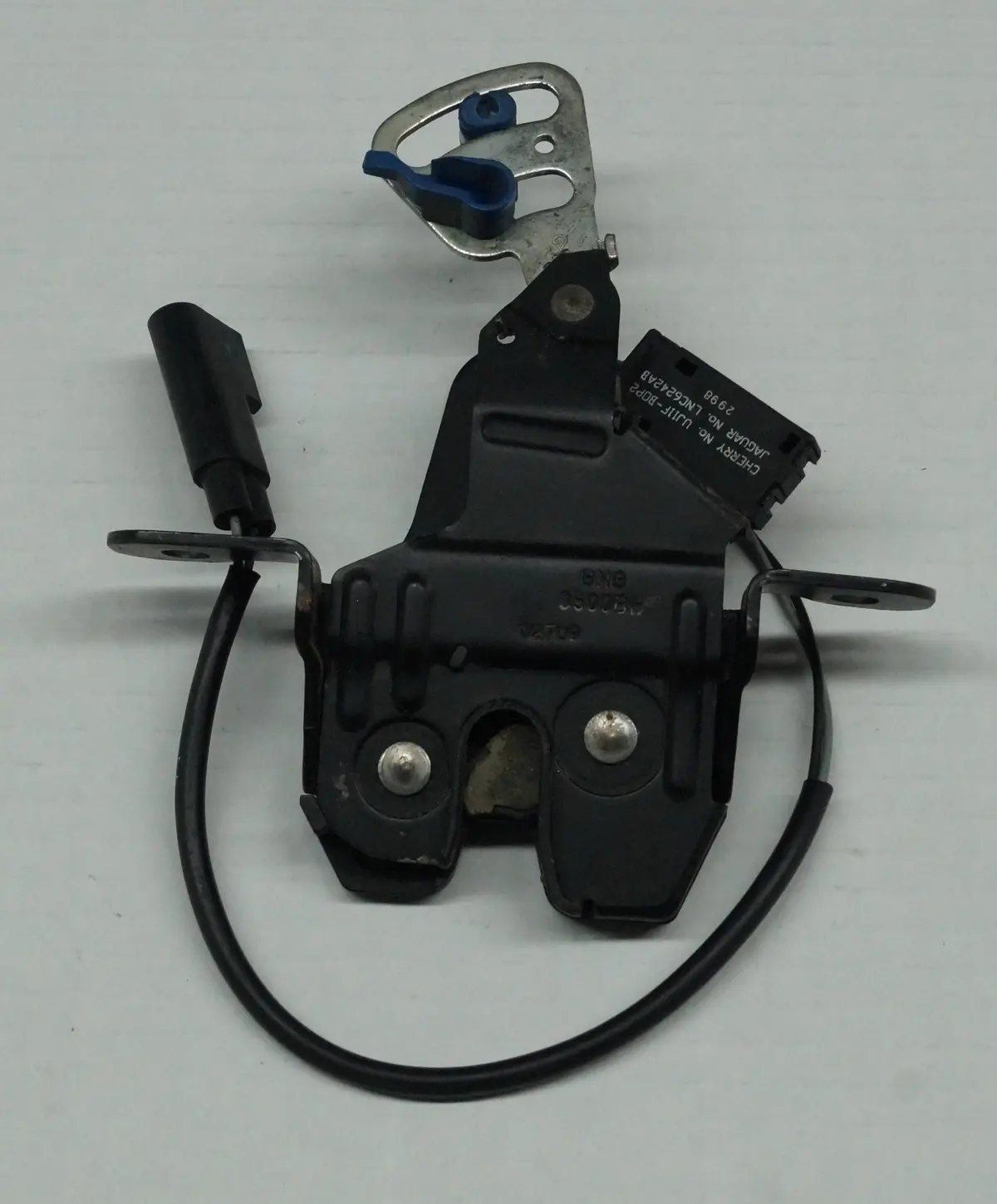 1998 - 2003 Jaguar Xj (X308) Trunk Lock/Latch Actuator | Part # - Lnc6242ab 1