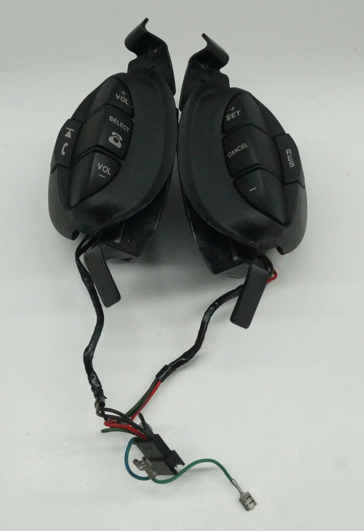 1998 - 2003 Jaguar Xj (X308) Steering Wheel Stereo And Cruise Control Buttons | Part # - P18121 1