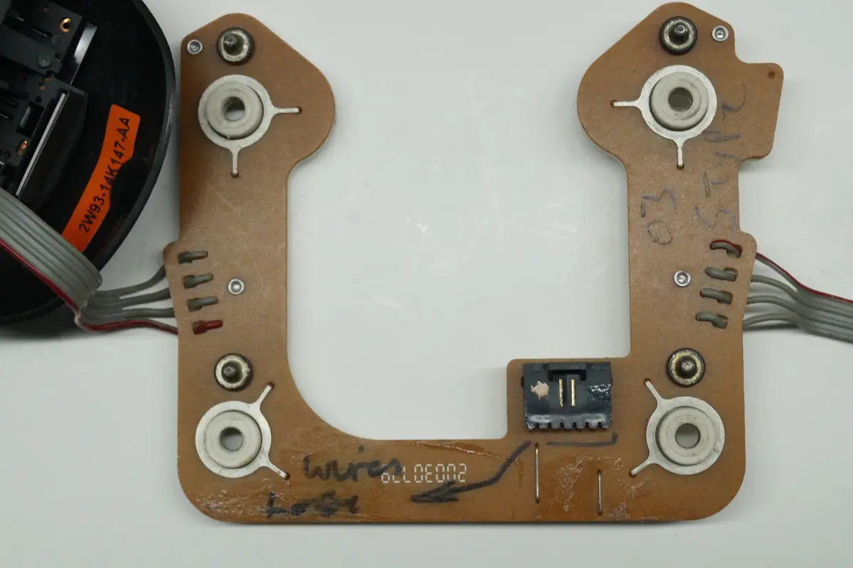 2003 - 2008 Jaguar S-Type (X200) Steering Wheel Horn Push W/ Stereo And Cruise Controls 2