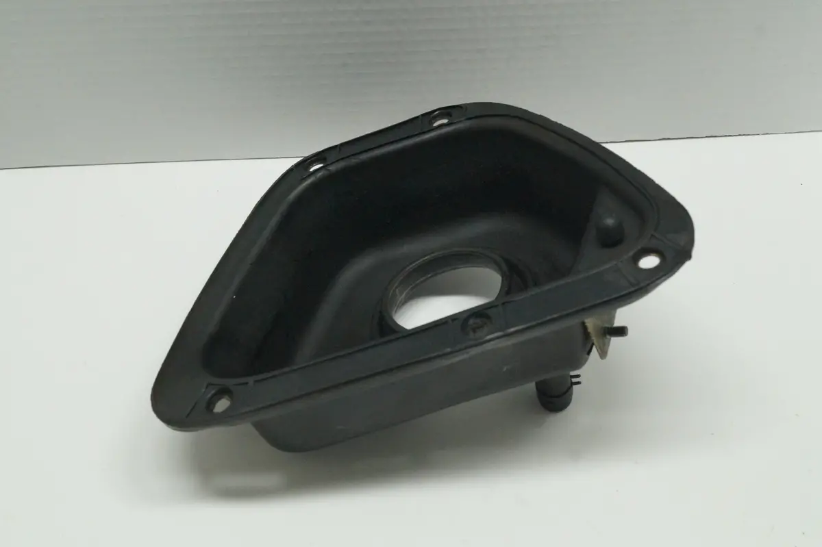 1995 - 2003 Jaguar Xj (X300/X308) Fuel Filler Neck Housing | Part # - Hna3092ab 1