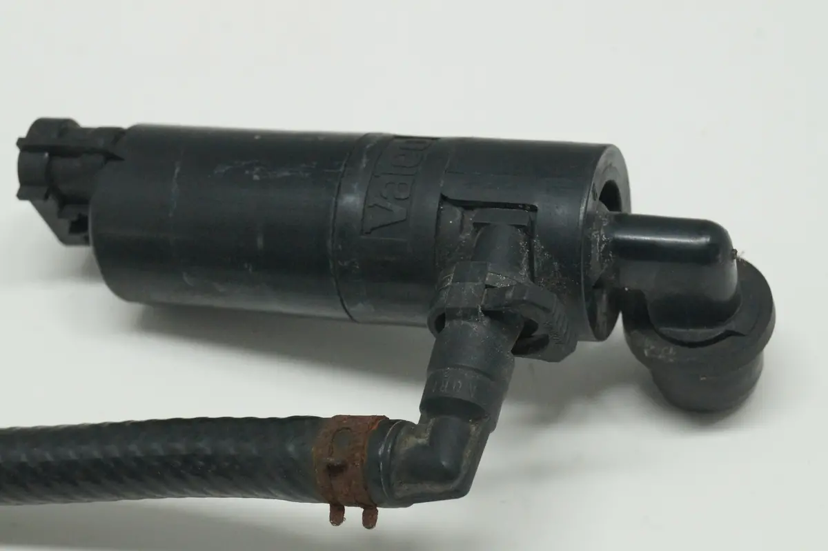 1995 - 1997 Jaguar Xj (X300) Headlight Washer Pump 2