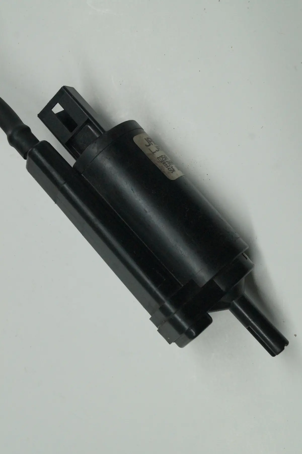 Jaguar Xj (X308) / Jaguar Xk (X100) Windshield Washer Pump | Part # - Lja7031aa 1