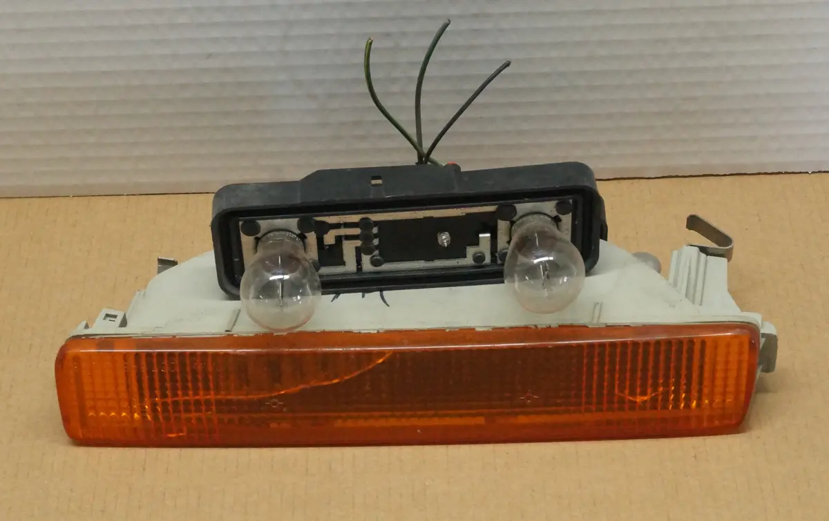 1995 - 1997 Jaguar Xj (X300) Driver (Right) Turn Signal Light | Part # - Lna4800ab 1