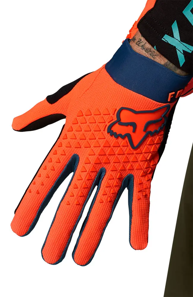 Fox 2021 Defend Glove 1