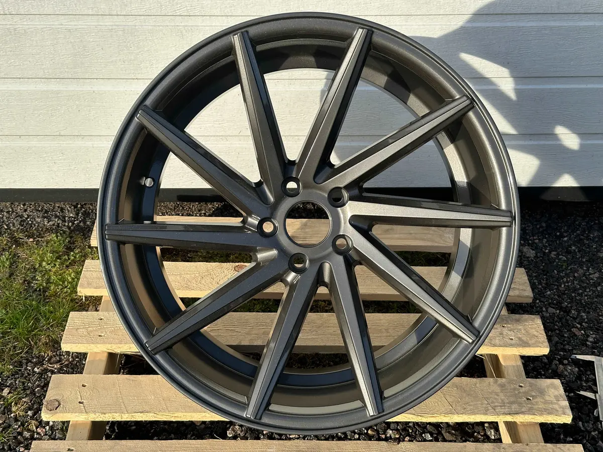 20” 10-Spoke Gloss Graphite 1