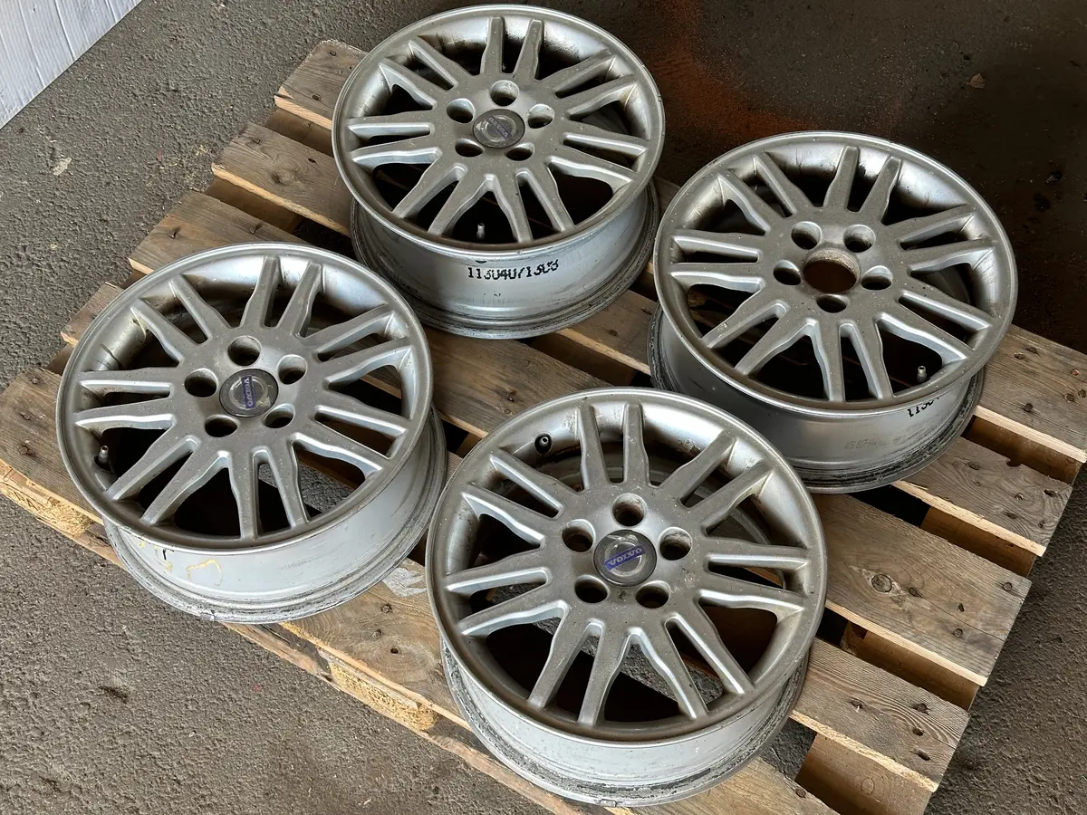15” Volvo Original Acrux Fälgar - 5X108 1