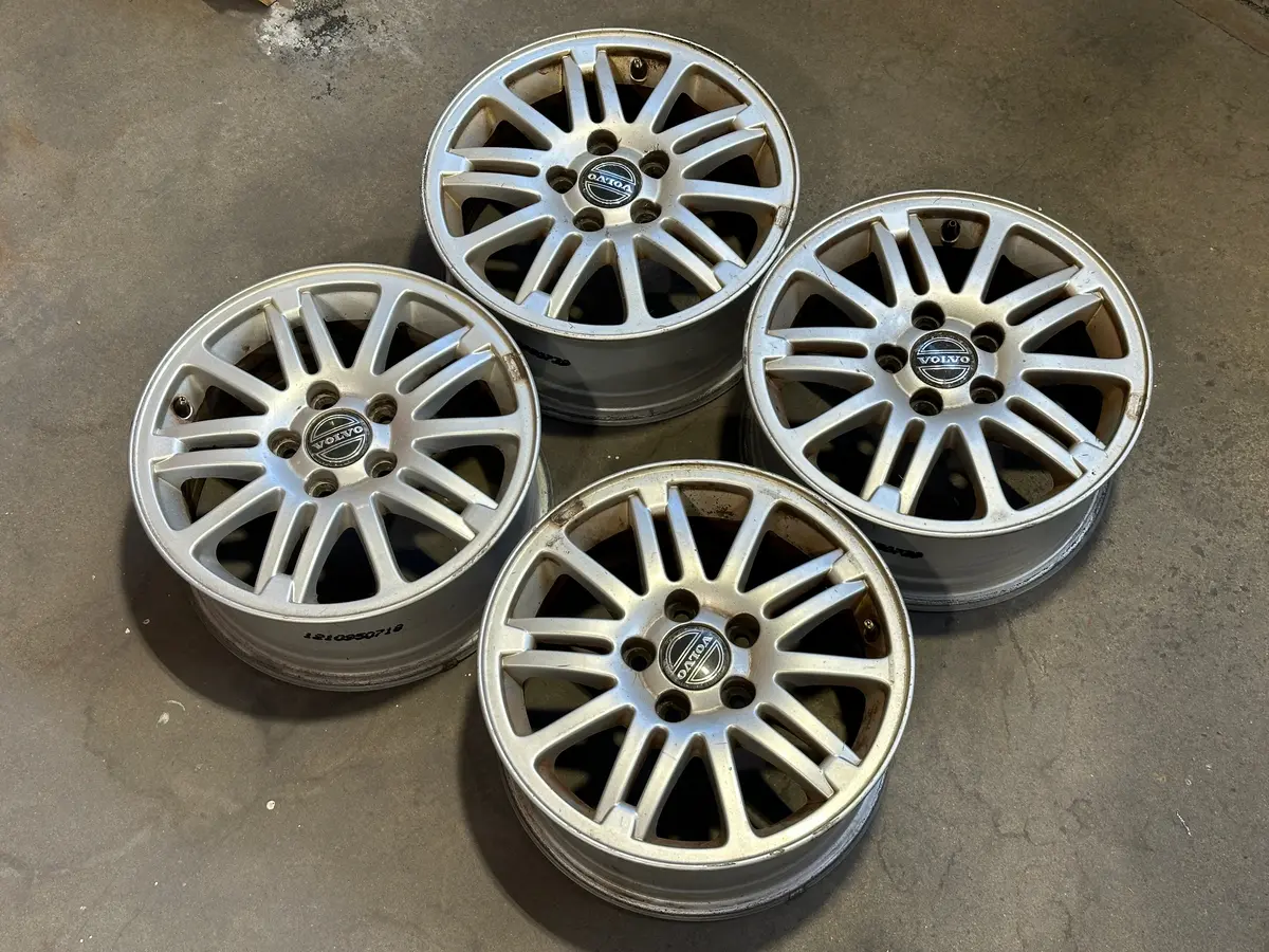 15” Volvo Original Fälgar Musca - 5X108 1