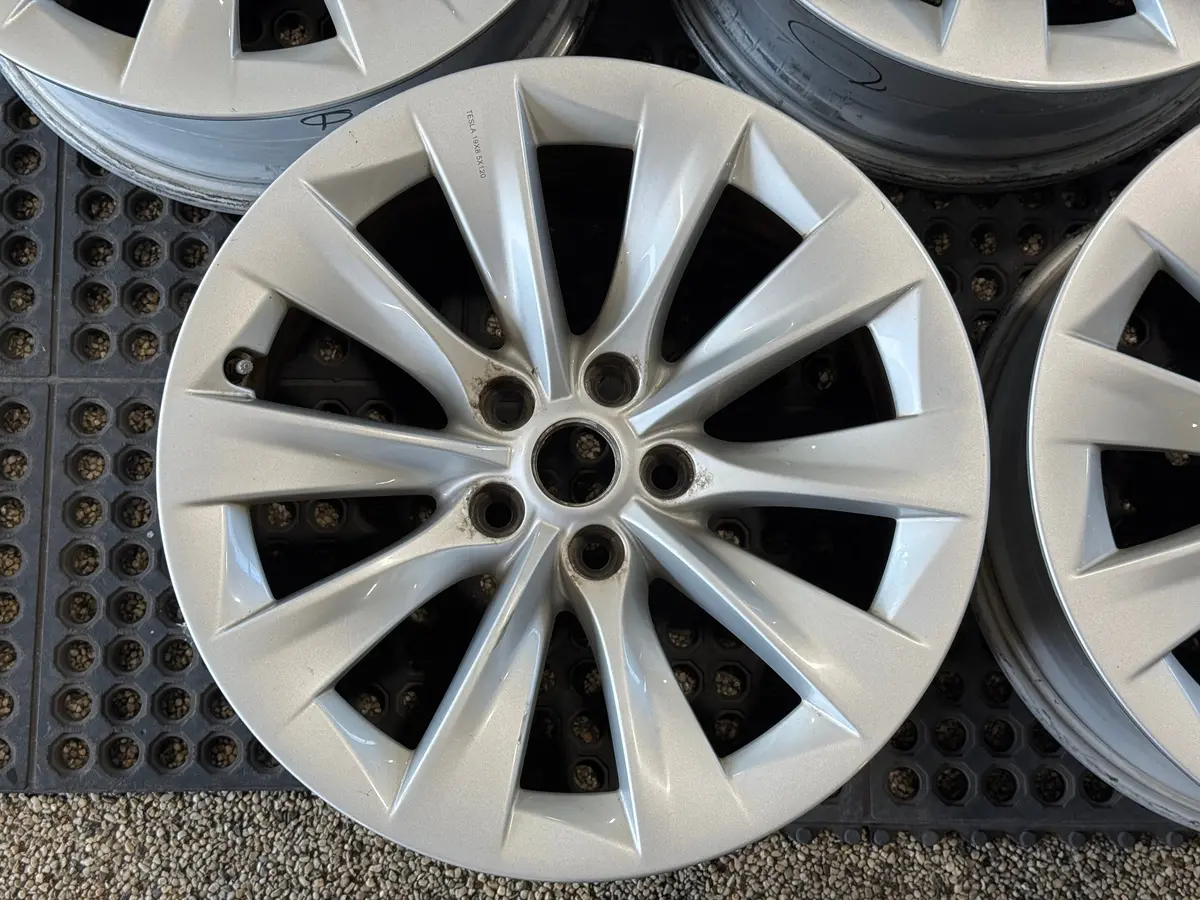 Tesla Model S Original Slipstream Silver 19" 19X8,0 5/120 Et40 64,1 5