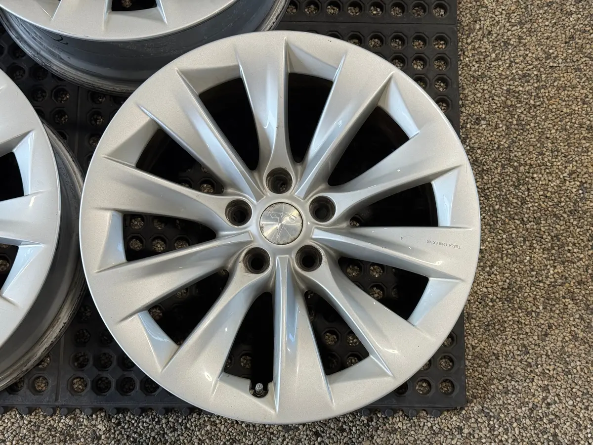 Tesla Model S Original Slipstream Silver 19" 19X8,0 5/120 Et40 64,1 4