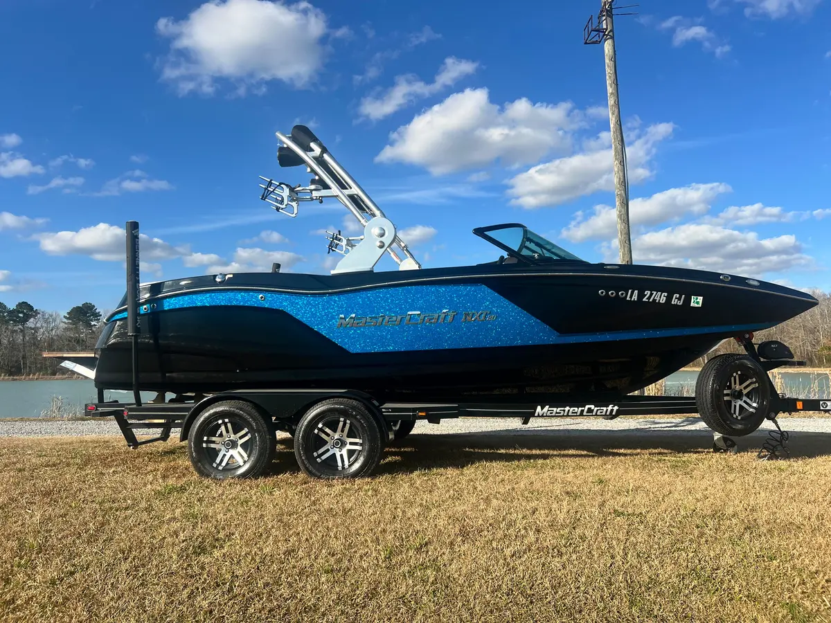 2018 Mastercraft Nxt 20 - Low Hours One Owner 1