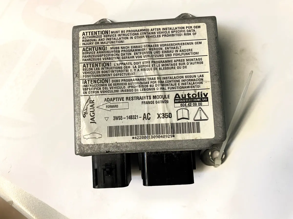 Used Jaguar Airbag Adaptive Restrain Sensor Module Part #3W93-14B321-Ac/C2c26062. Fits Jaguar Xj8 2003-2009, 1