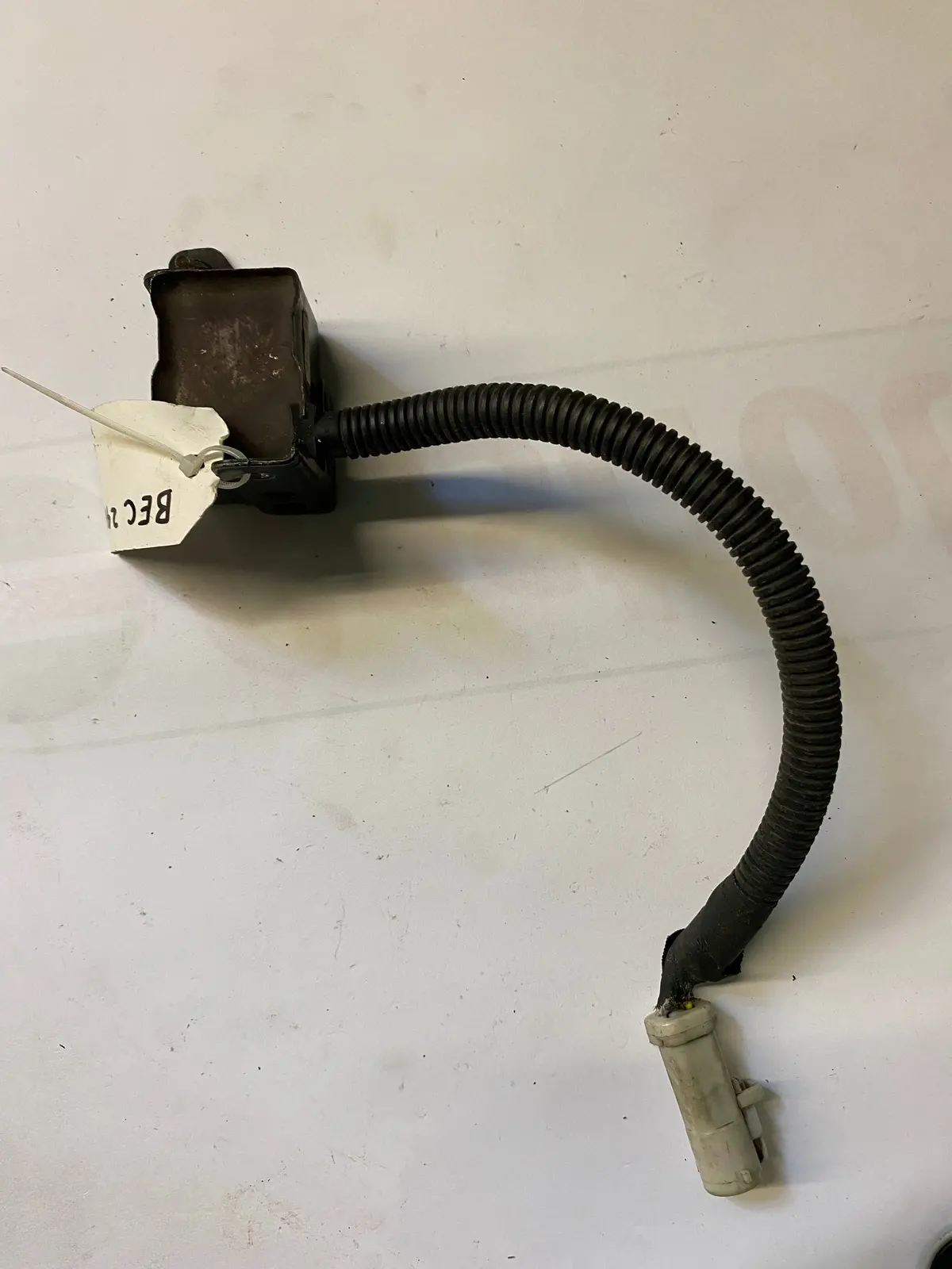 Used Jaguar Crash Impact Airbag Sensor Part #Bec24695. Fits Jaguar Xj6 1994-1995 1
