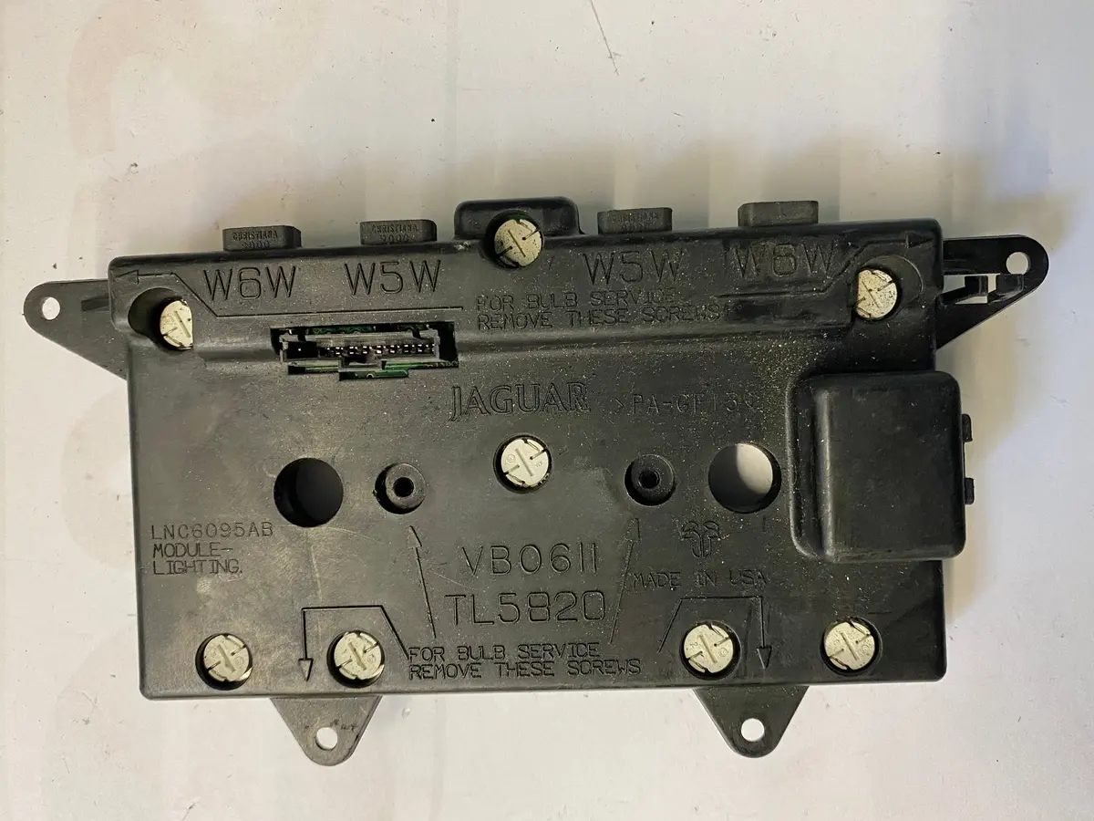 Used Jaguar Door Opened Module Part #Lnc-6095-Ab. Fits Jaguar Xj8,Xjr,Xk8,Xkr 2001-2003 1