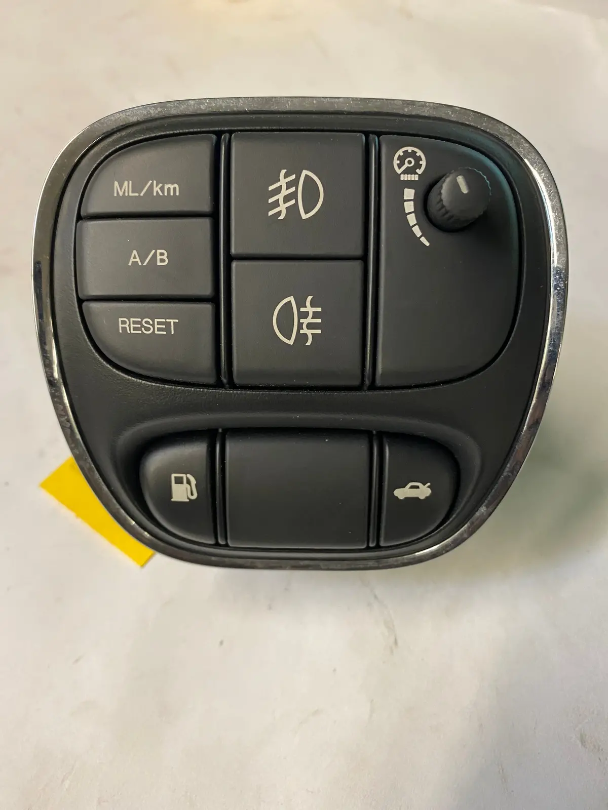 Used Jaguar Fog Trip Gas Trunk Dimmer Switch Part #2W93-11654-Be. Fits Jaguar Xj8 2004-2007. 1