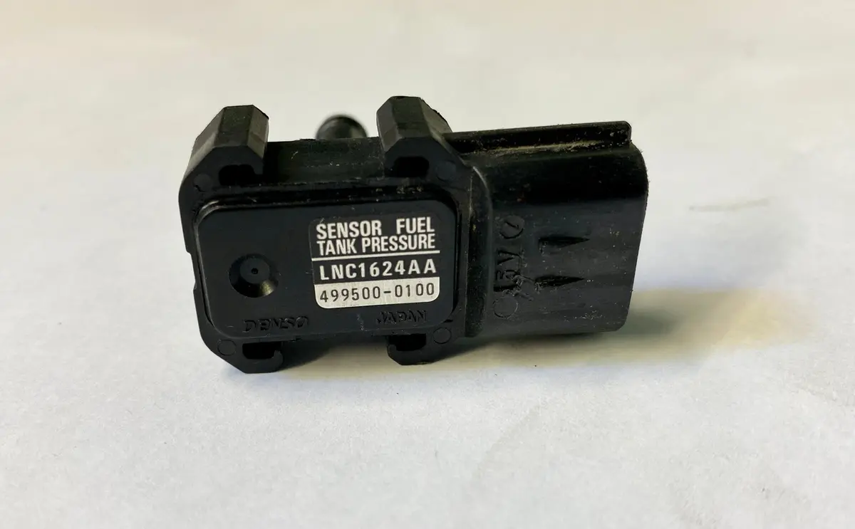Used Jaguar Fuel Pressure Sensor Part #Lnc1624aa. Fits Jaguar Xk8 1998-2003 1