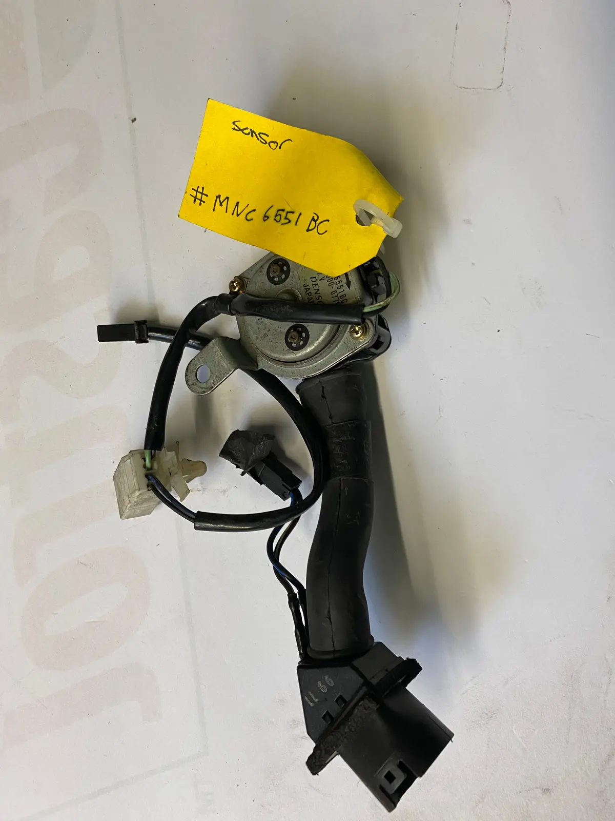 Used Jaguar Interior Air Temperature Sensor Part #Mnc6551bc. Fits Jaguar Xj8 1998-2003. 1