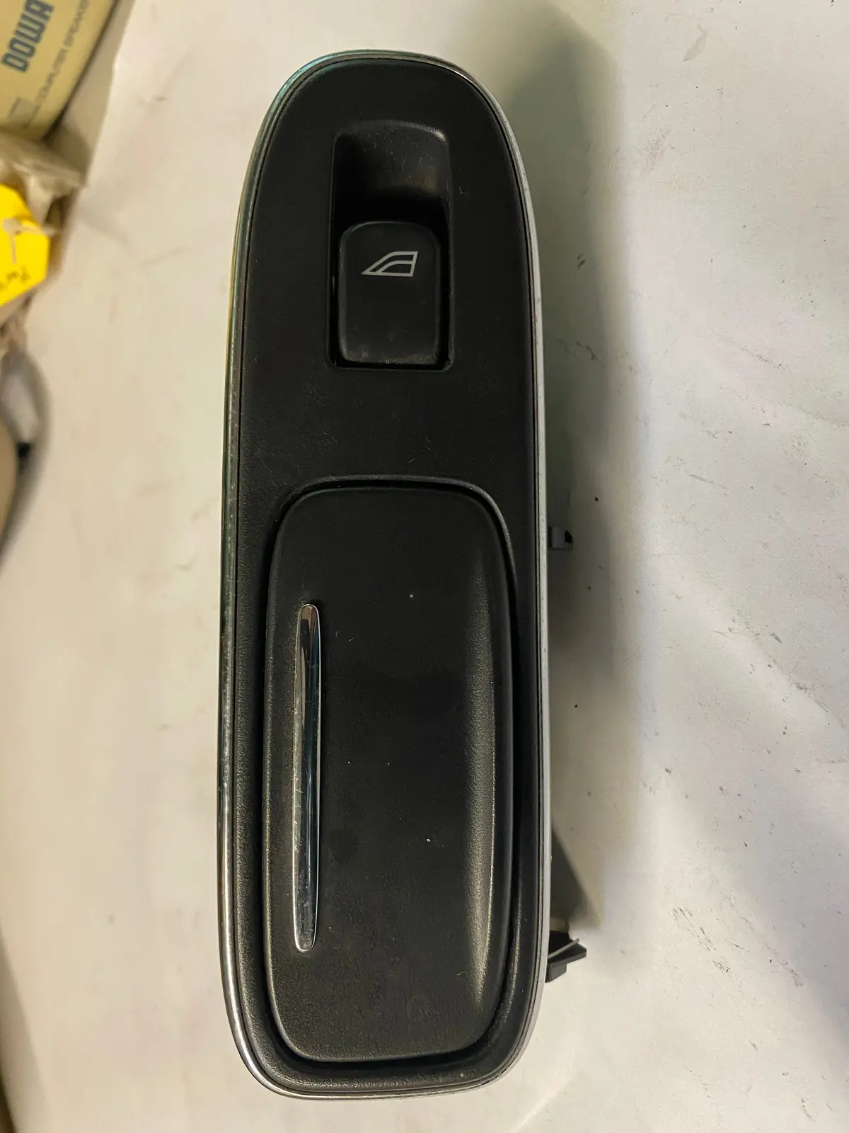 Used Jaguar Right Passenger Seat Power Window Switch And Ash Tray Part #2W93-14B443-Ab. Fits Jaguar Xj 2004-2007 1