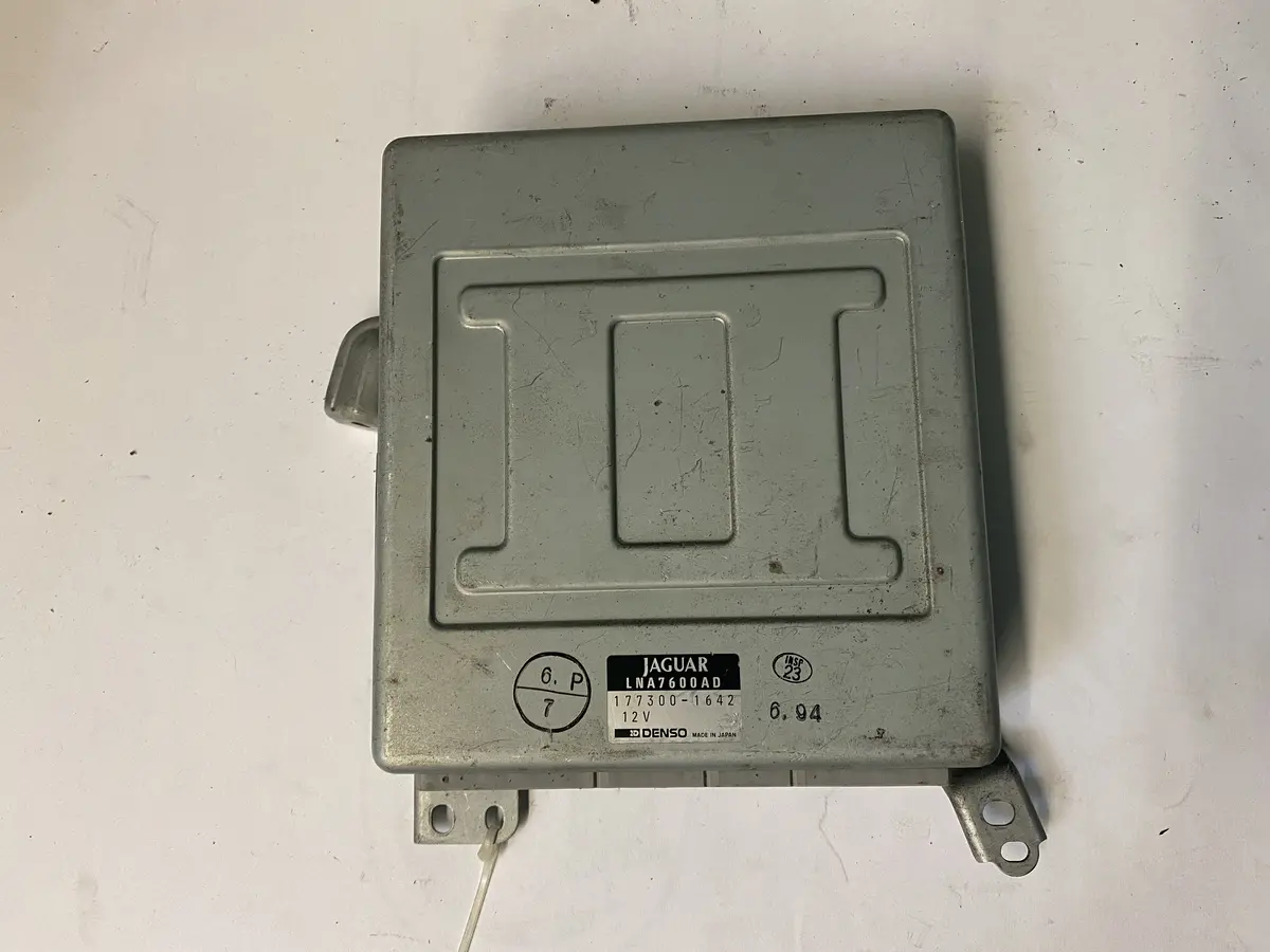 Used Jaguar Temperature Control Computer Part #Lna7600ad. Fits Jaguar Xj6 1995-1997 1