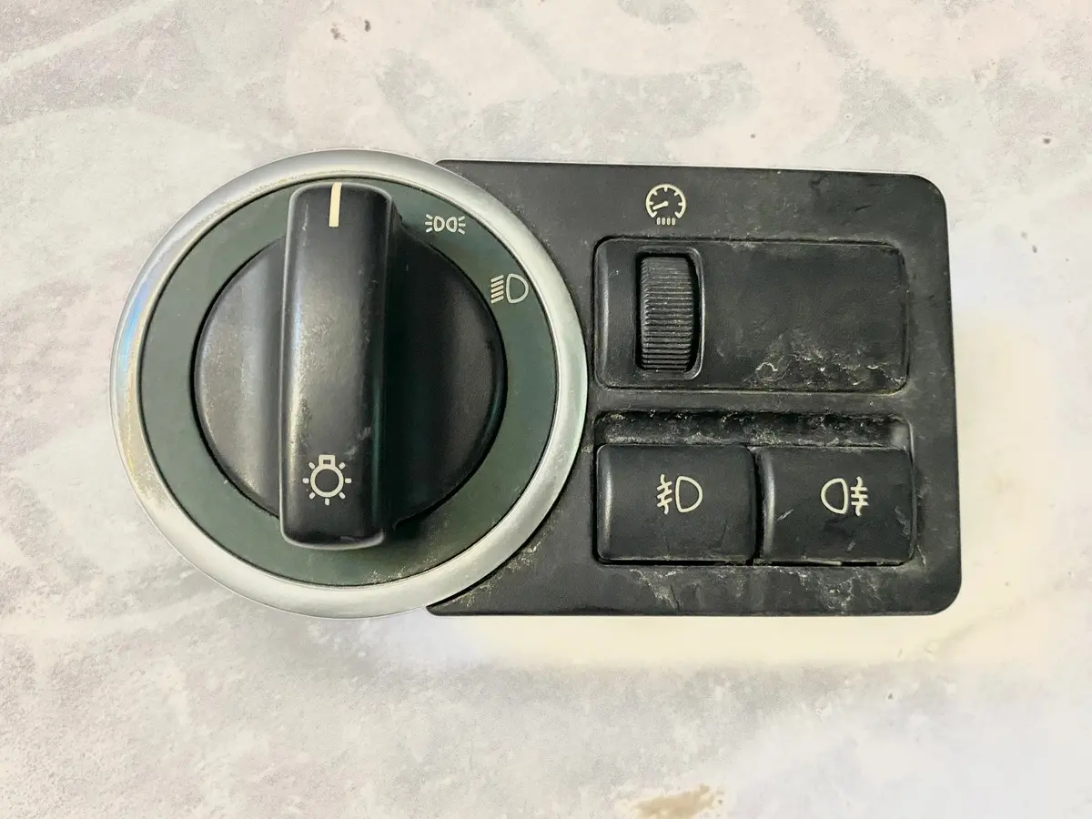 Used Land Rover Headlight Fog Lamp Dimmer Switch Part #Lrgyud000161puy. Fits Range Rover 2003-2006 1