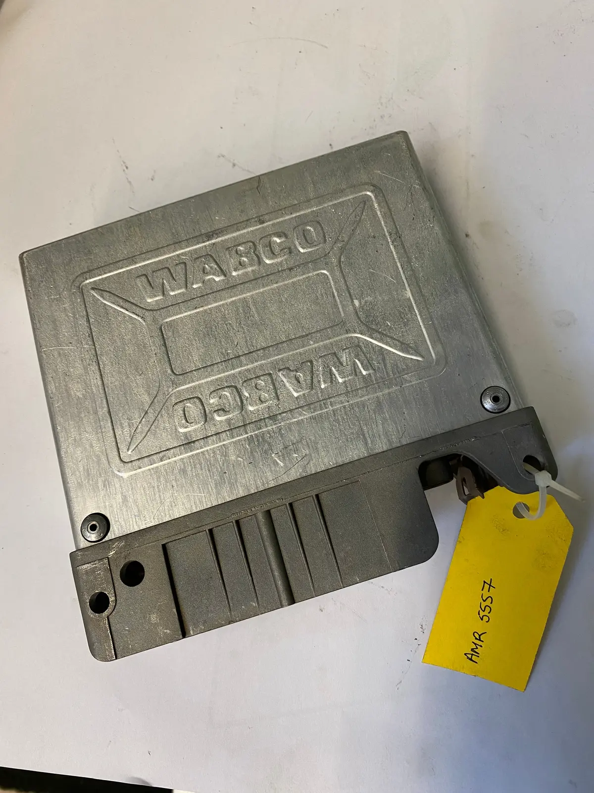 Used Land Rover Discovery Anti-Braking System Electronic Control Module Part #Amr5557. Fits Land Rover Discovery 1994-1996. 1