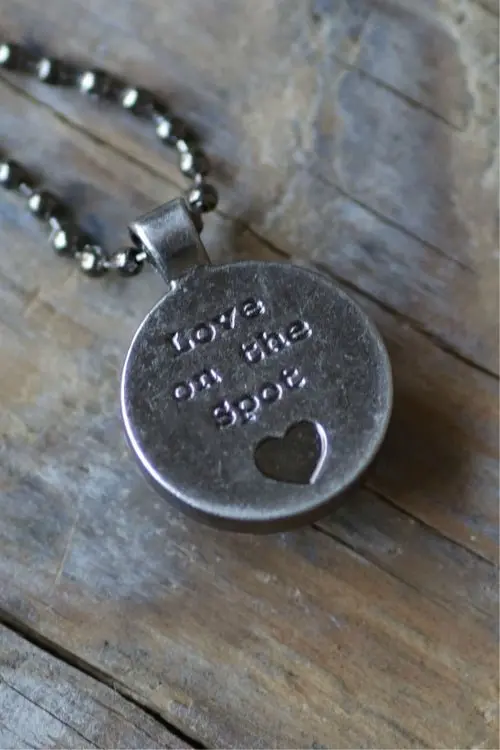 Love Belle Isle Necklace / Gun Metal 2