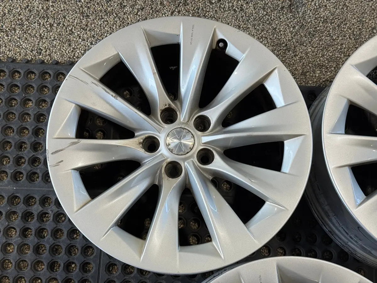 Tesla Model S Original Slipstream Silver 19" 19X8,0 5/120 Et40 64,1 2