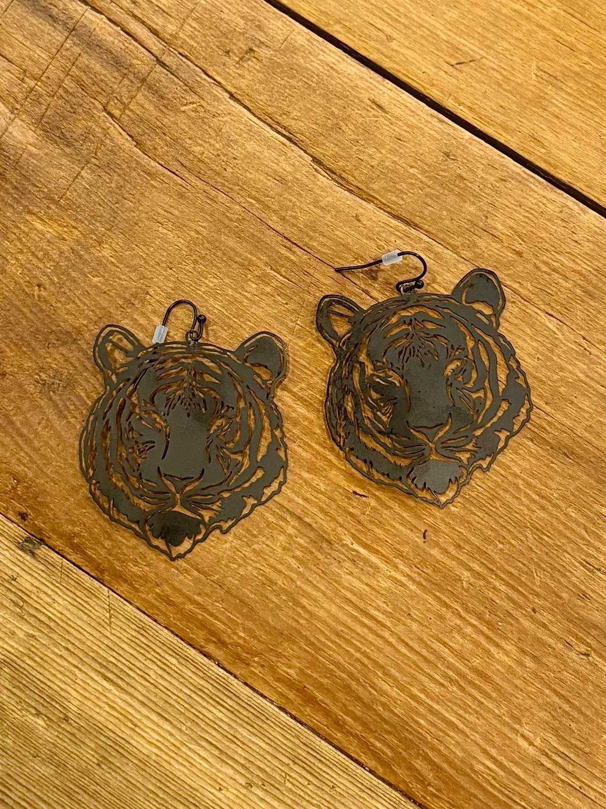 Tiger Head Dangle Earring / Black Matte 1