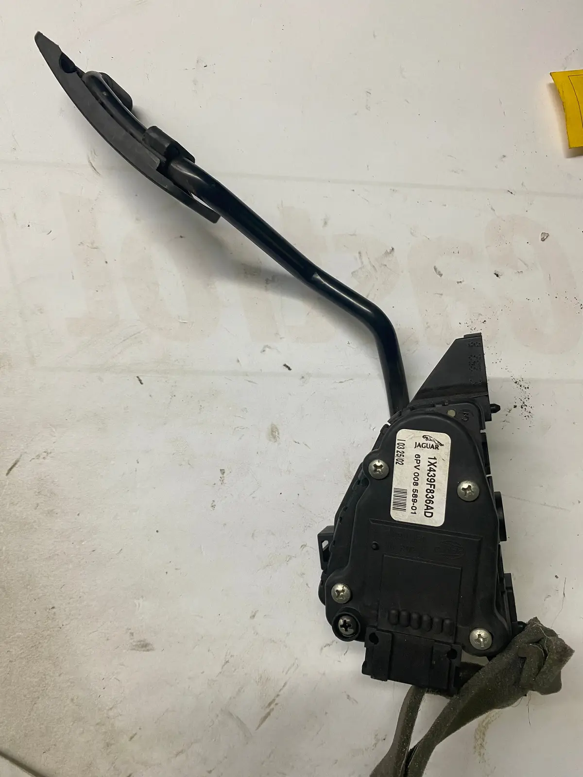 Used Jaguar Accelerator Pedal Assembly Part #1X439f836ad/C2s18875. Fits Jaguar X Type 2002-2003. 1