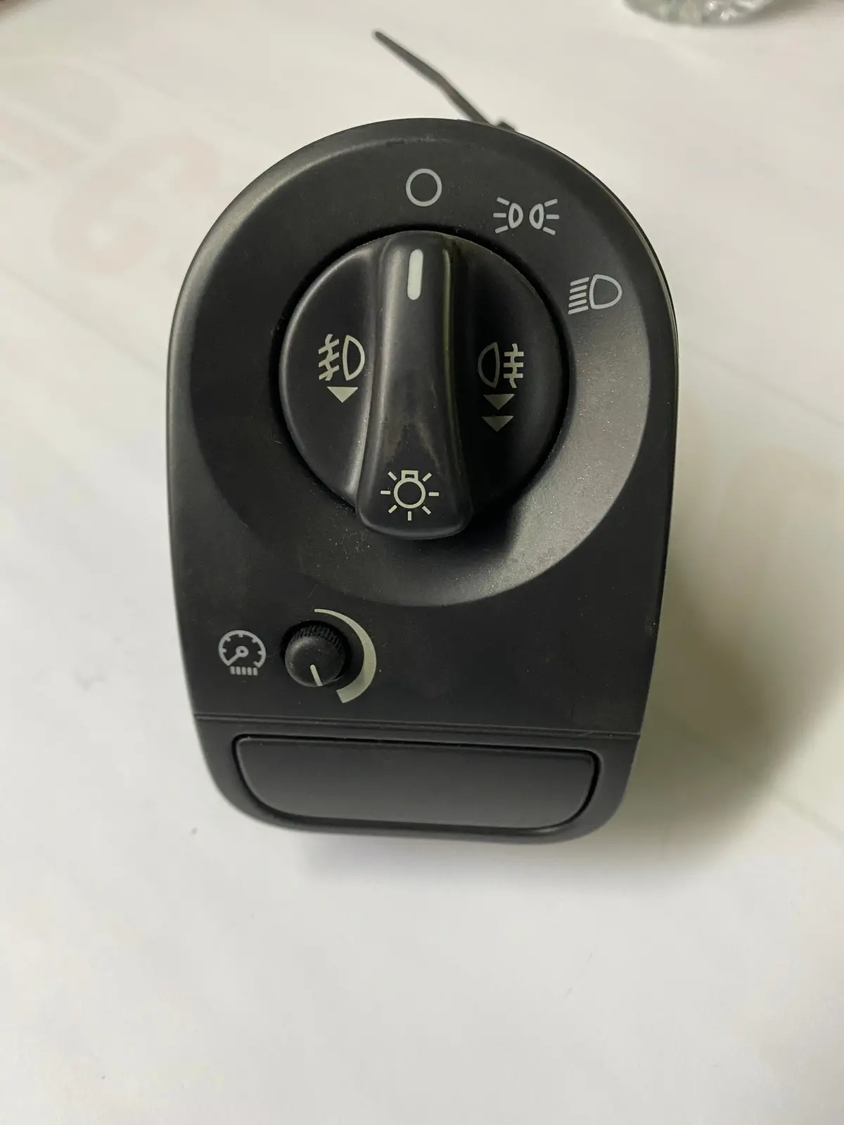 Used Jaguar Headlamp Switch Without Daytime Running Lights Part #C2s25629. Fits Jaguar X Type 2002-2003 1