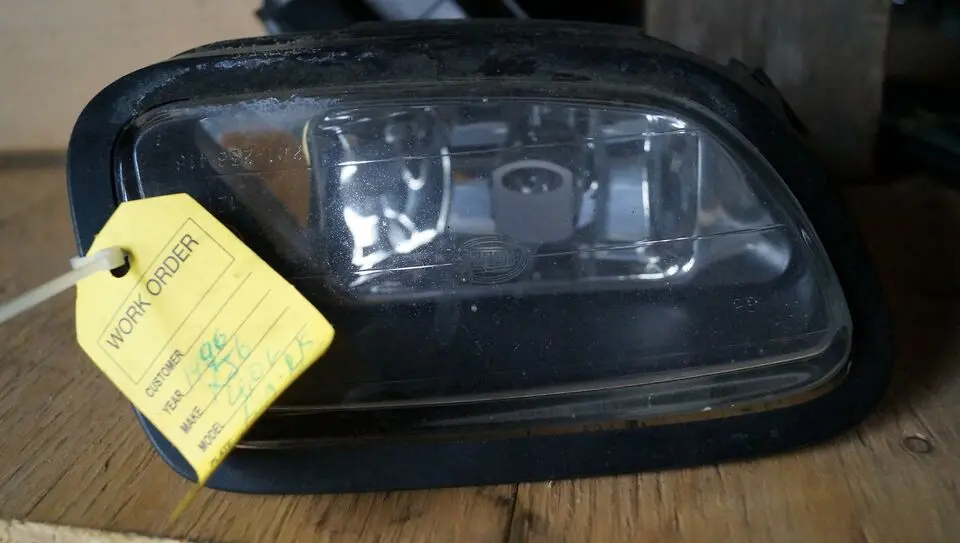 Used Right Fog Lamp Assembly For Jaguar Part # Dbc11016. Fits Jaguar Xj6 1995-1997, Jaguar Vanden Plas 1995-1997,Jaguar Xj12 1995-1996, Jaguar Xk8 1997 1
