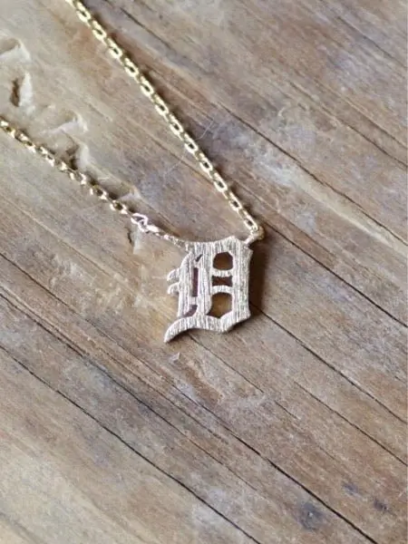 Dainty Detroit D Necklace / Gold 1