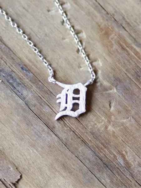 Dainty Detroit D Necklace / Silver 1