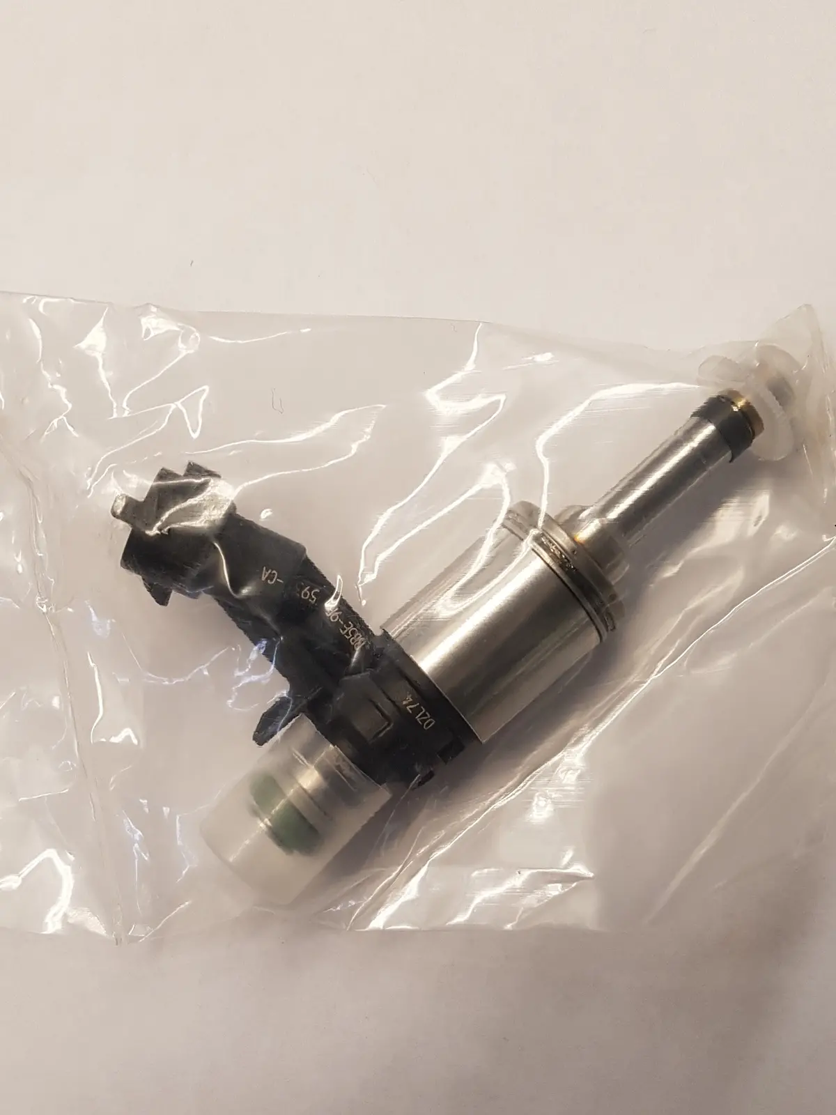 Land Rover Fuel Injector Part # Lr082008. Fits Range Rover Evoque,Land Rover Discovery, Range Rover And Range Rover Sport 1