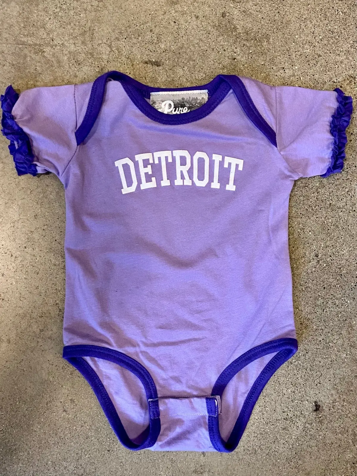 Detroit Collegiate Arch Onesie / Lavender Ruffle / Baby 1