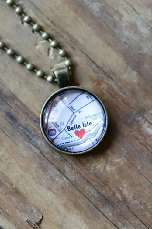 Love Belle Isle Necklace / Brass 1