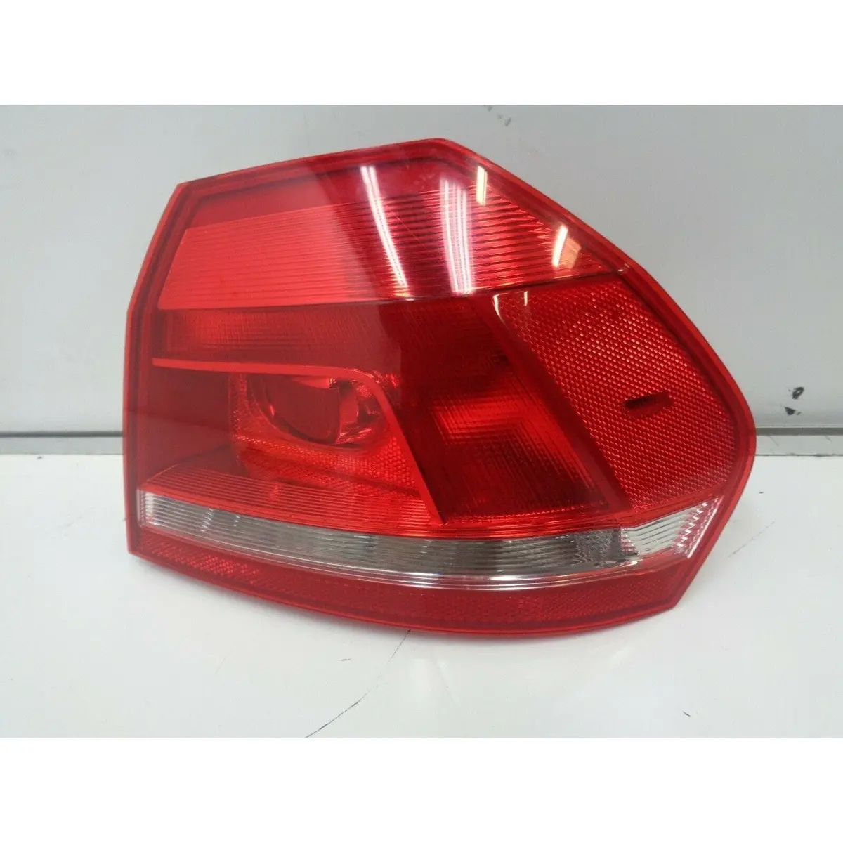 2012-2015 Volkswagen Passat Right Passenger Side Tail Light Trunk Used Oem 1