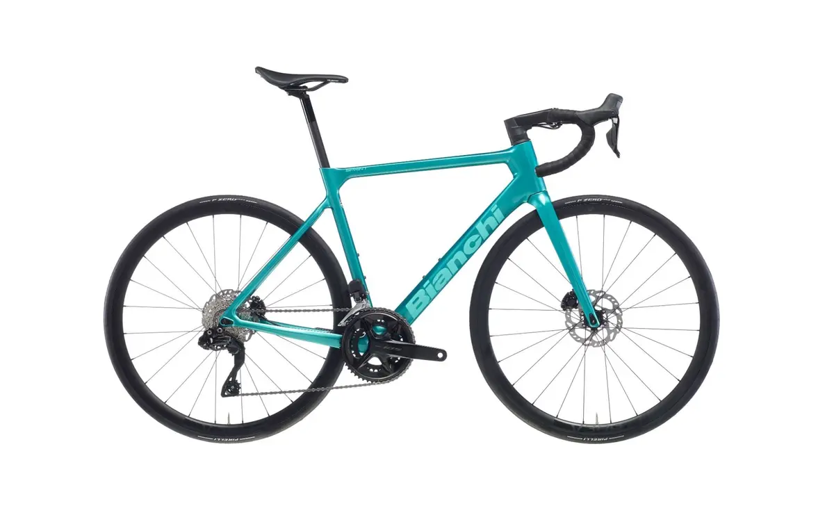 Bianchi Sprint Aluminum Road Bike – Shimano 105 Drivetrain & Responsive Geometry