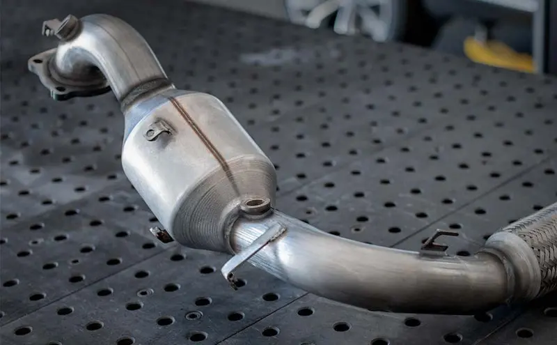 Magnaflow Direct-Fit Catalytic Converter For 2009–2014 Dodge Challenger 5.7L Hemi 2